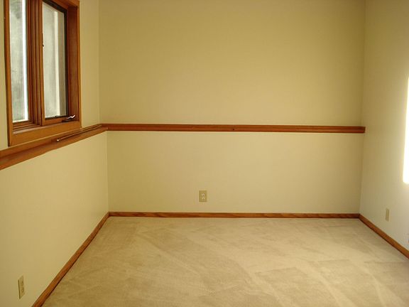 Lg. Bdrm Ready to movin condition