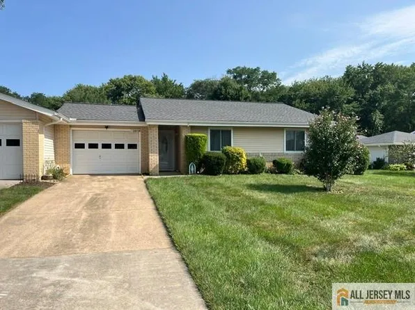 287 Oradell Dr, Monroe Township, NJ 08831
