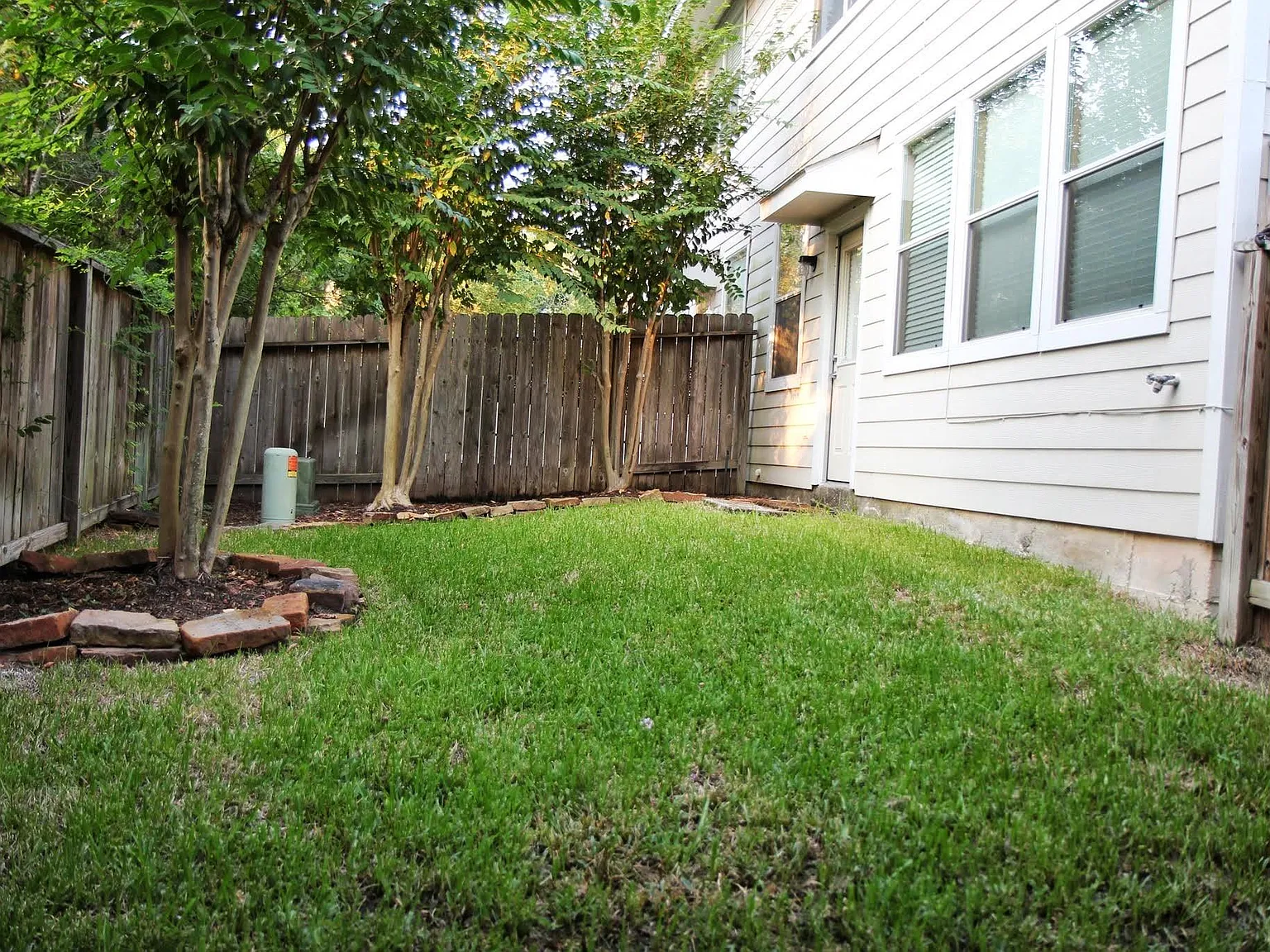 3 bed, 2.5 bath, 1657 sqft, $1,850 — Photo 2