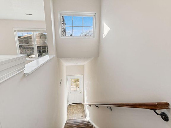 4th image of 2236 Jackson Ct #300