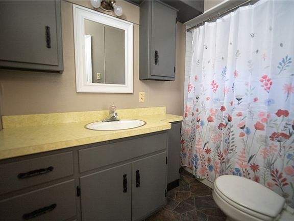 5th image of 109 E 9th St