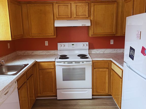 2nd image of 6 Hollis St