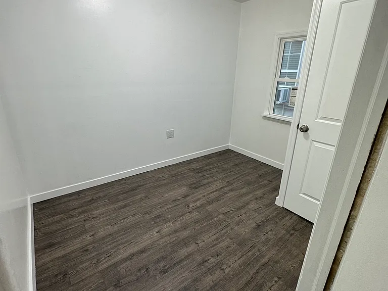 737 Linden Ave — Photo 15
