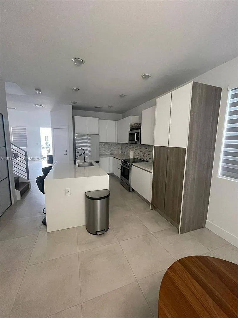 7240 NW 103rd Path, Doral, FL 33178 — Photo 1