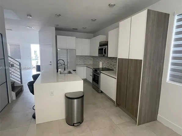 7240 NW 103rd Path, Doral, FL 33178