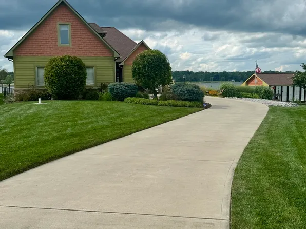 208 Patriots Lndg, Fillmore, IN 46128