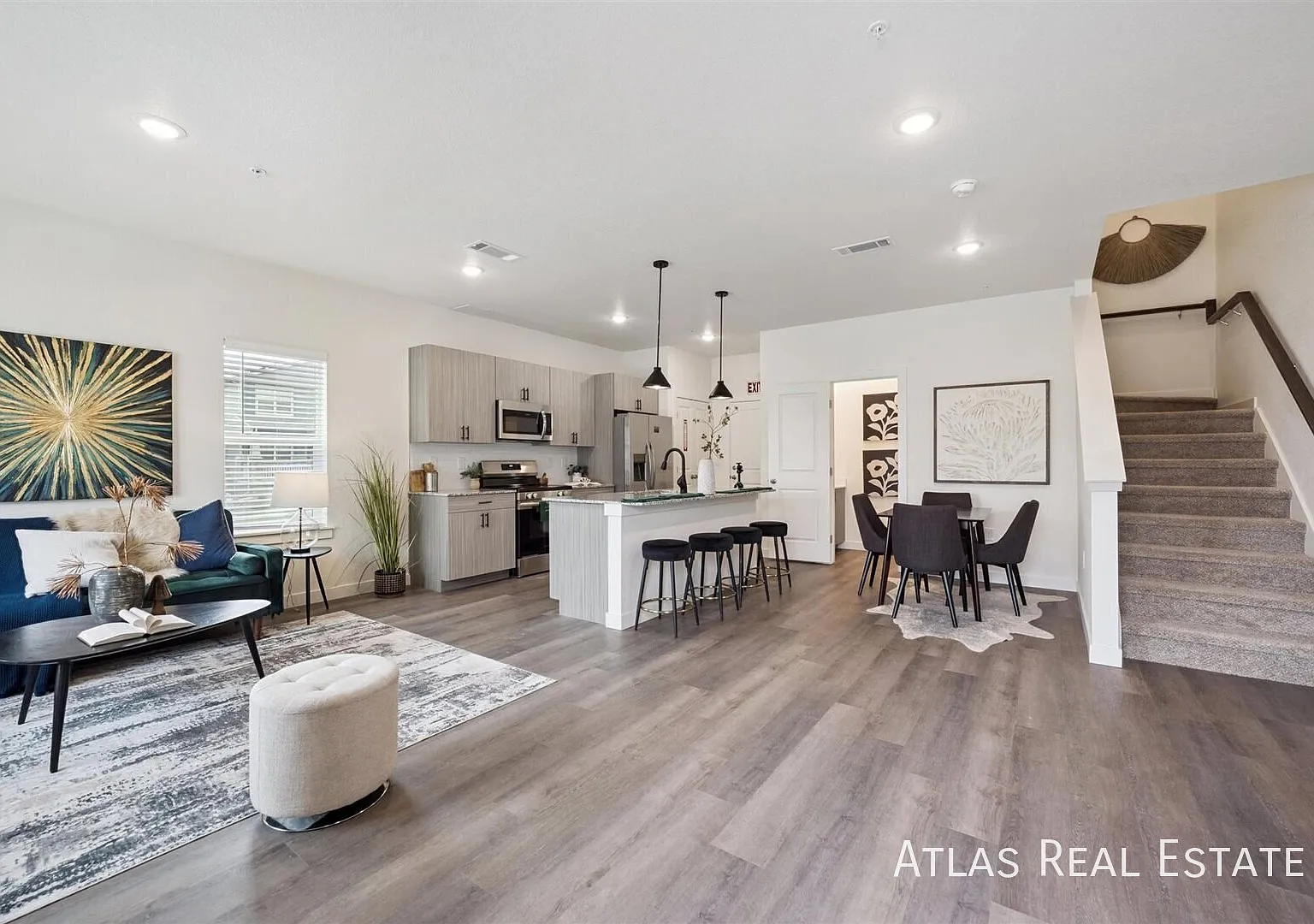 Free Rent! 8 Weeks Free On 3 Bedrooms, Move In Now! Deposits Only $1,000 — Photo 3