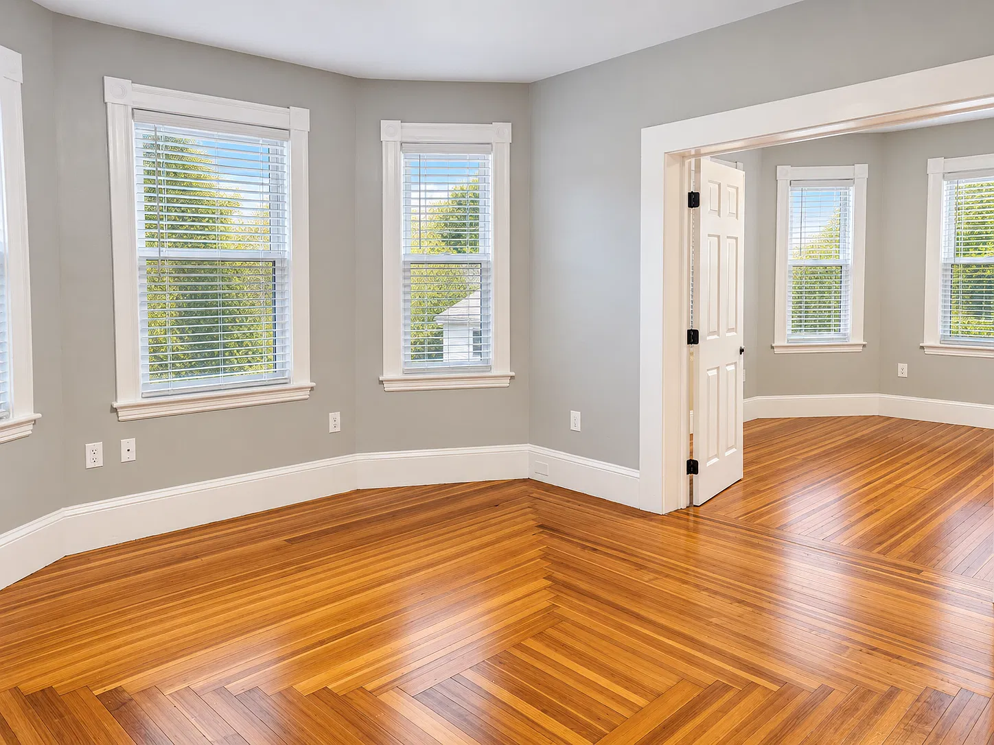 2 bed, 950 sqft, $3,000 — Photo 2