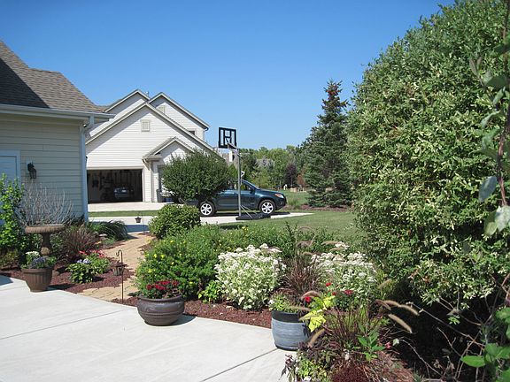 Many perennials. Easy Care.