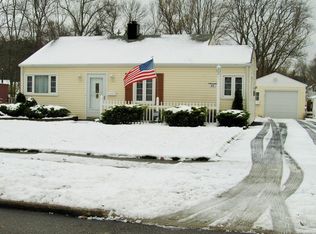 22 Grandmere Dr, Bedford, OH 44146