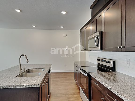 4th image of 5855 Petronius St