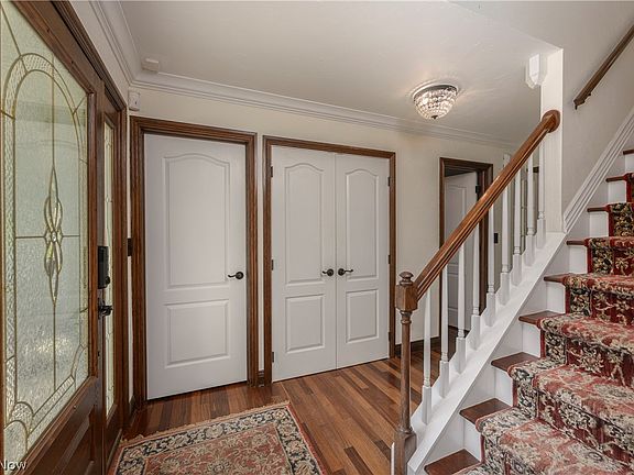 4th image of 374 Silver Ridge Dr