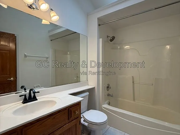 882 Clarendon Ln — Photo 24