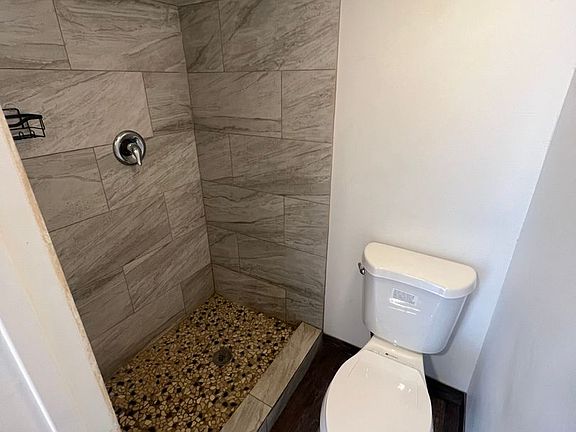 5th image of 322 Village Way