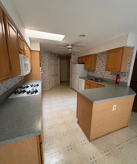 401 Greens Ct — Photo 7