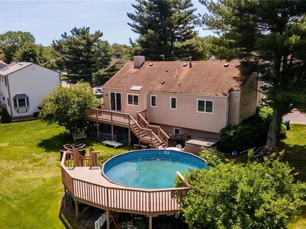 29 Valley View Dr, Cranston, RI 02921