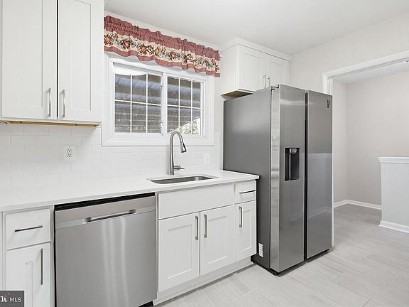 5th image of 1250 Roundtop Rd