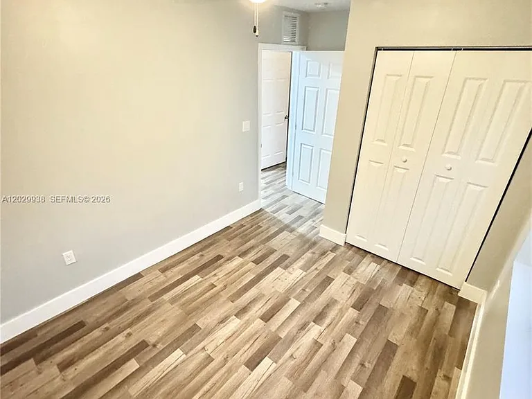 930 NW 2nd St — Photo 16