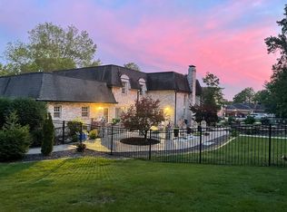 9825 Sunset Greens Dr, Saint Louis, MO 63127