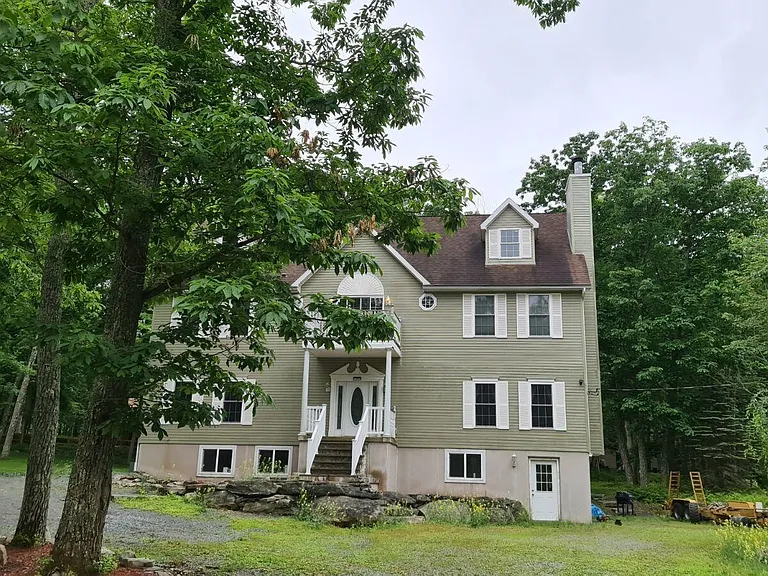 110 Stallion Dr — Photo 3