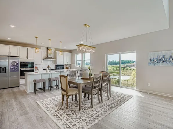 10451 McGregor Blvd, Woodbury, MN 55129