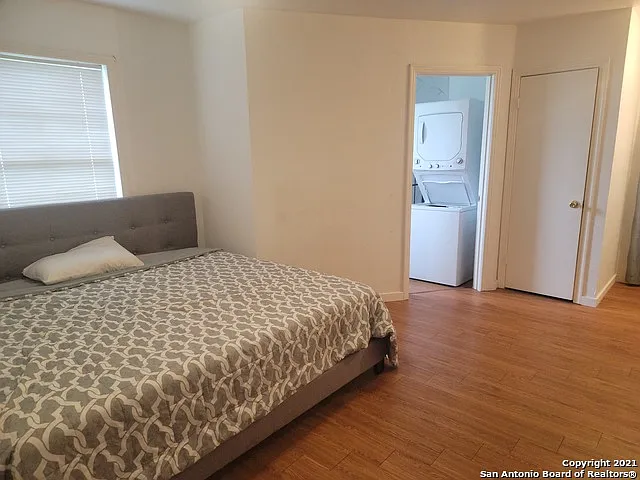 925 4th St — Photo 8