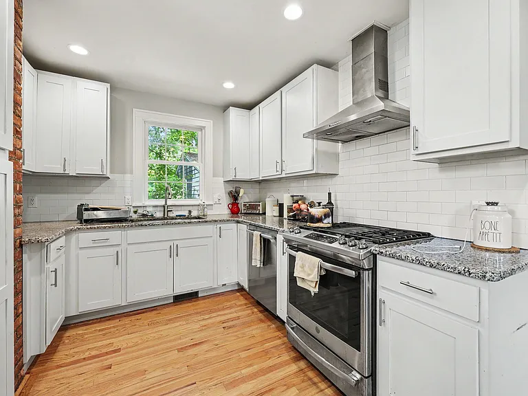 307 Doty Ave — Photo 7