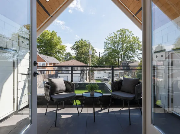 2068 E 1st Ave, Vancouver, BC V5N 1A1