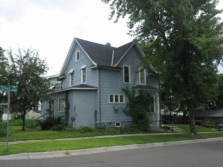 1st image of 994 Earl St