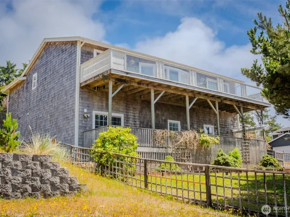 34801 J Place, Ocean Park, WA 98640