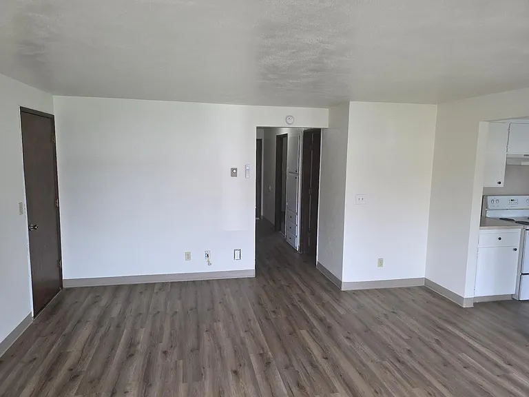 319 Ecols St N #6 — Photo 1