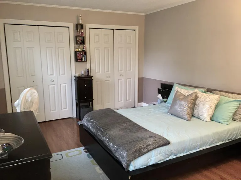 868 Wescott Sq — Photo 7