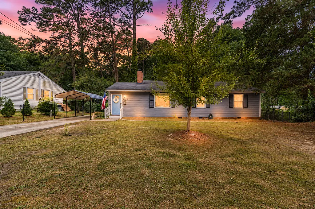 3 bed, 1.5 bath, 1341 sqft, $3,000 — Photo 3