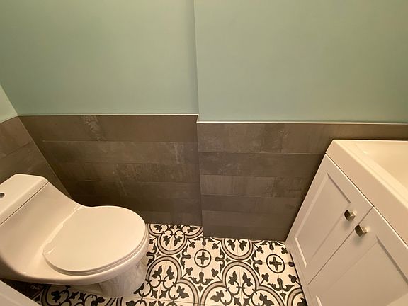5th image of 1438 Greene Ave #3RR