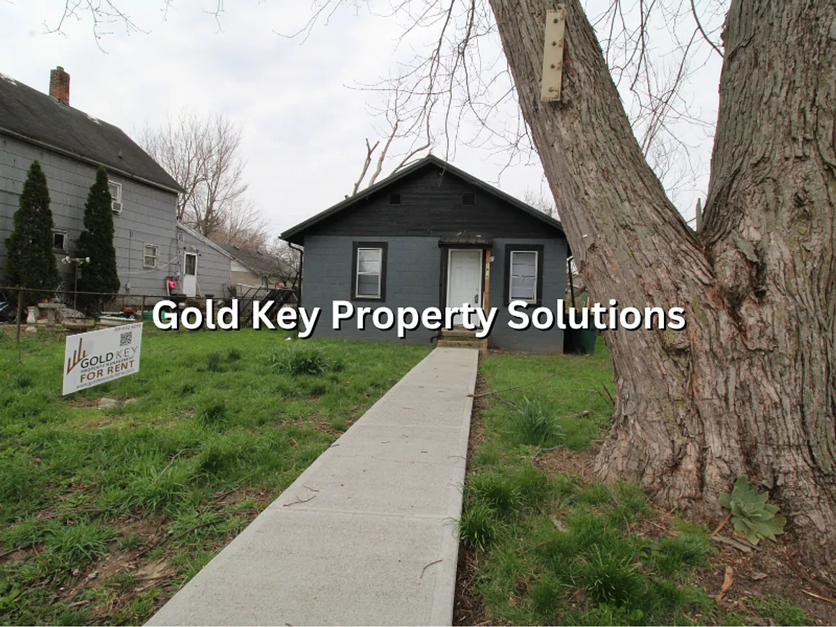 Building Photo - 2815 S Elm St