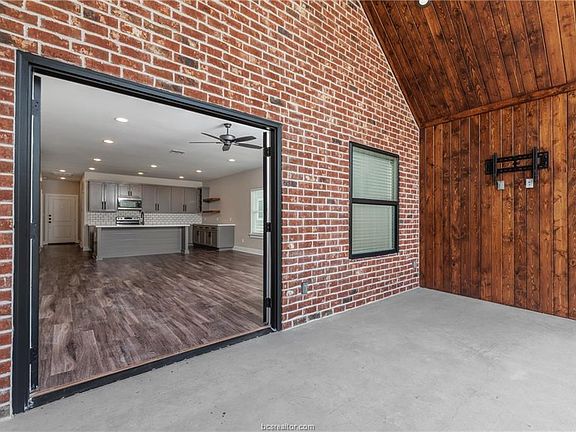 5th image of 305 Live Oak St #B