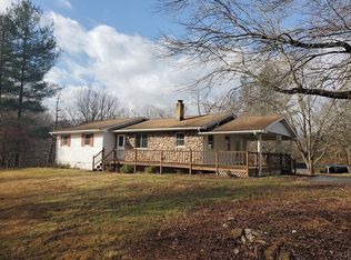 12 Dogwood Ln, Flint Hill, VA 22627