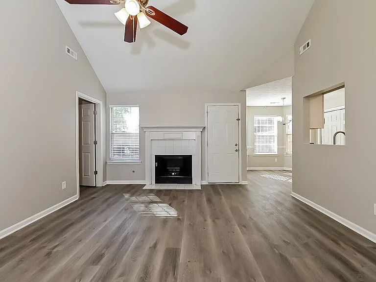 210 Coldsprings Ct — Photo 3
