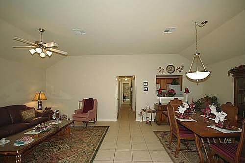Large Living/Dining Area. Notice the 16in Tile!