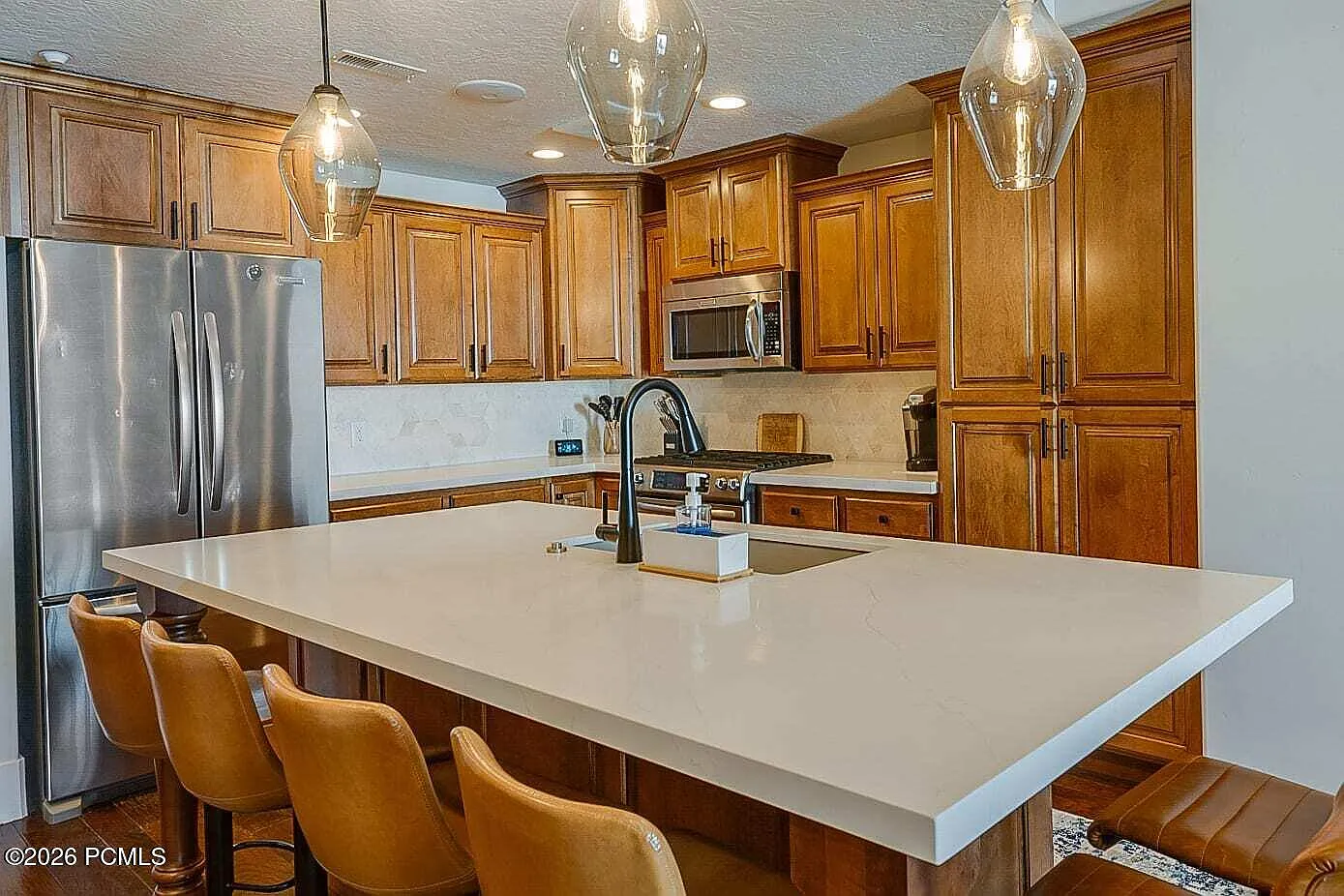 3 bed, 3.0 bath, 1768 sqft, $4,200 — Photo 2