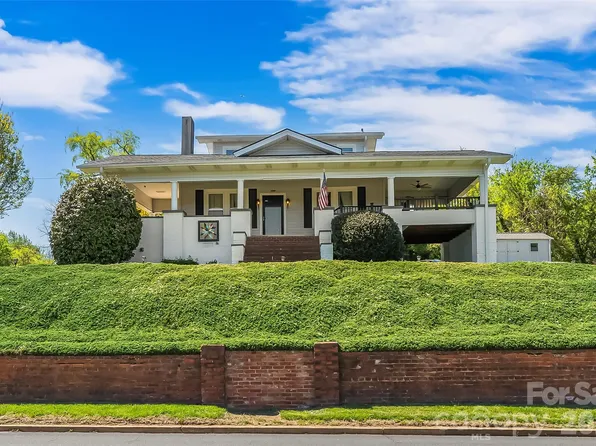 110 Burkemont Ave, Morganton, NC 28655