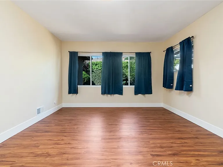 1027 S Malgren Ave — Photo 24
