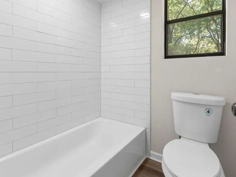 4417 Dawson Dr — Photo 2