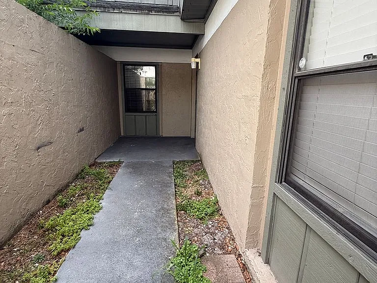 7200 SW 8th Ave #T128 — Photo 2