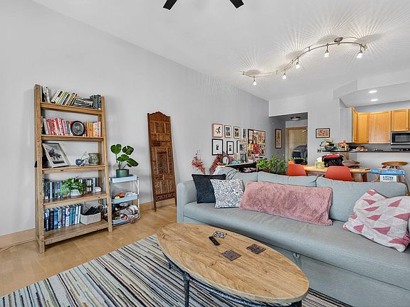 4th image of 360 W Washington Ave Unit 1204