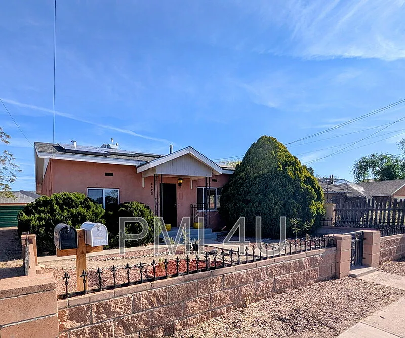 3 bed, 2.0 bath, 1240 sqft, $2,000 — Photo 1