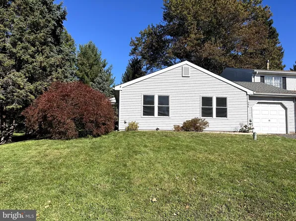 146 Commonwealth Dr, Newtown, PA 18940