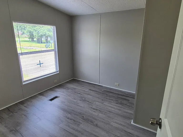 196 Riviera Courts Dr — Photo 5