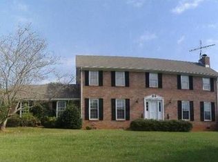 65 Riverbend Dr, Royston, GA 30662