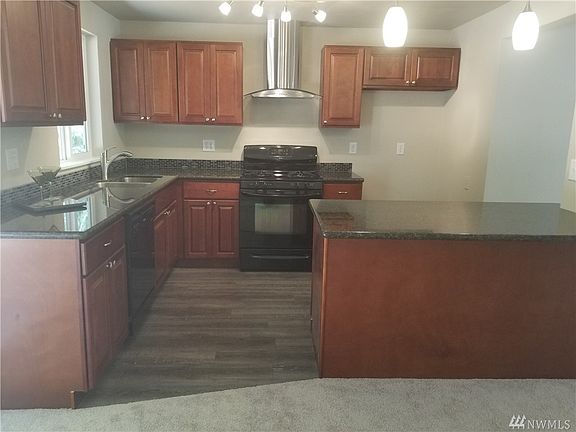 3rd image of 514 NE Cottonwood Dr